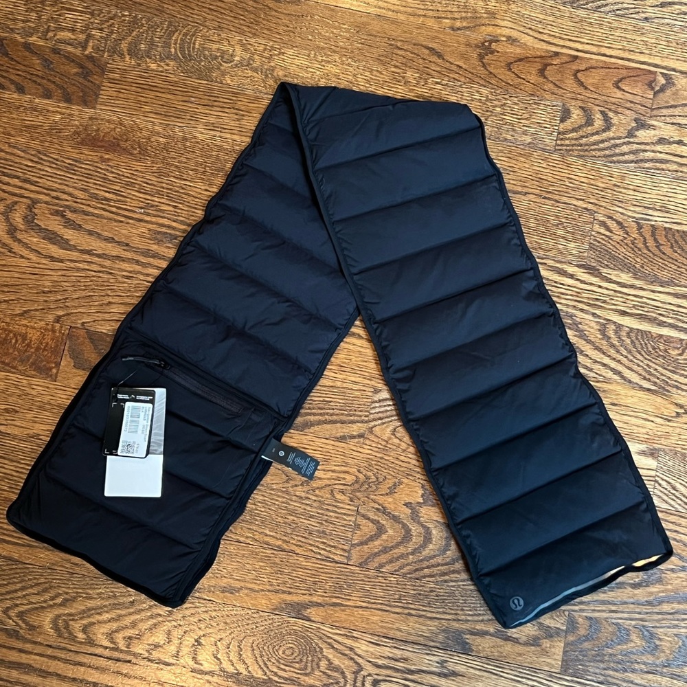 Lululemon Navigation Down Scarf Black